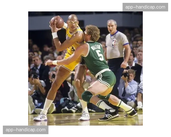 观点评论：现代篮球“位置模糊化”趋势对传统中锋角色的影响与挑战