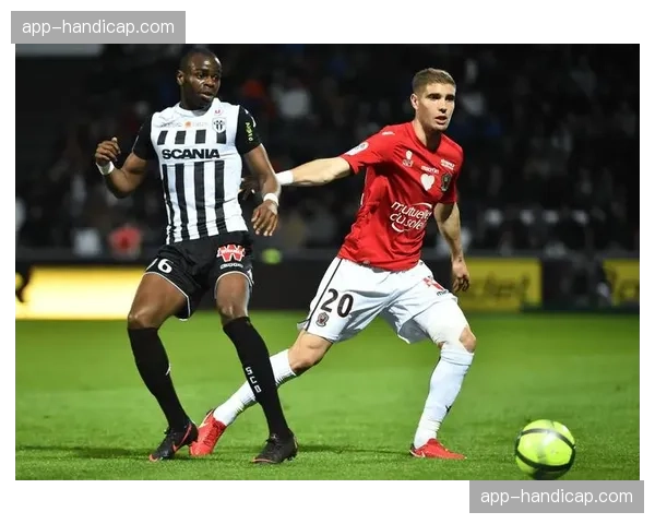 雷恩2-1战胜昂热，中场控制力成取胜关键