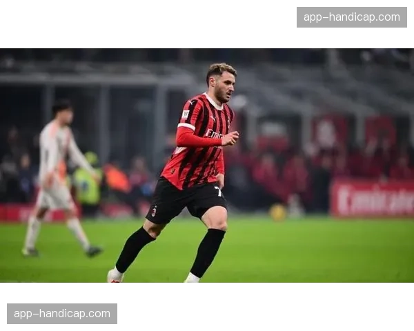 米兰前锋全场仅4次禁区内触球，中场跑动不足引质疑